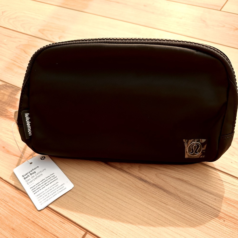 Brand new Lululemon Everywhere belt bag in black